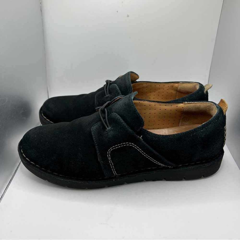 Women’s Clarks Artisan Suede Slip-On Shoes Size 7.5
